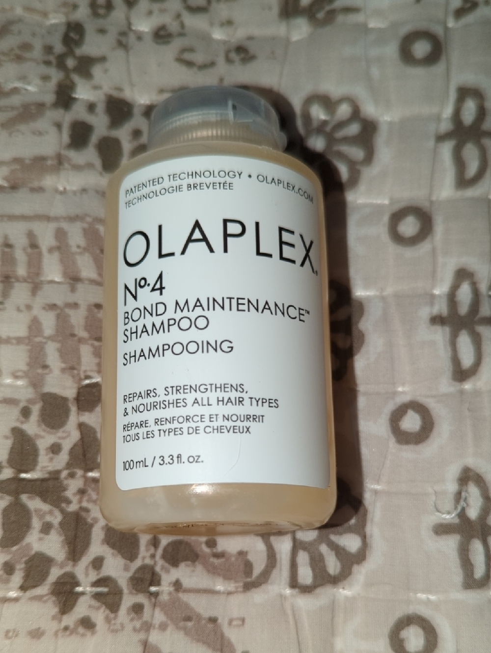 OLAPLEX No.4 Bond Maintenance Shampoo - White and Clear Bottle - Picture 1 of 2